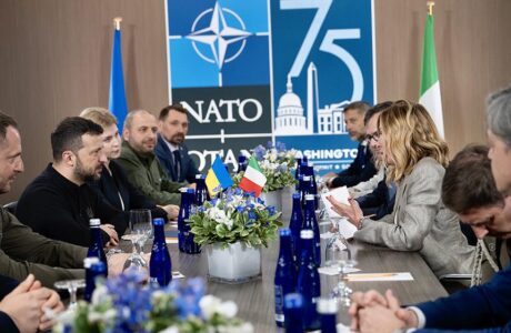 Giorgia Meloni e Volodymyr Zelensky al vertice NATO