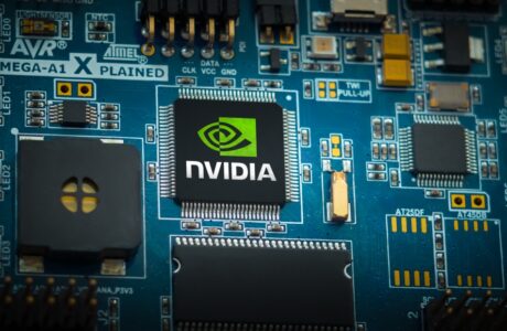 Logo di NVIDIA e SEGA con grafica di Virtua Fighter Crossroads