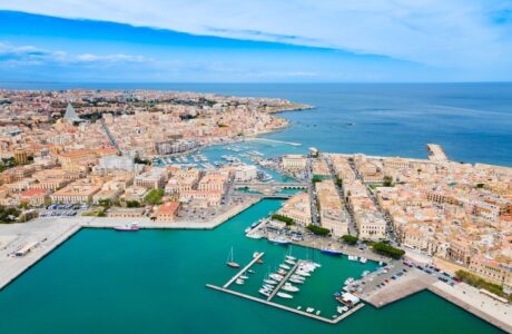 Sentinella Blu, barca confiscata trasformata in laboratorio galleggiante