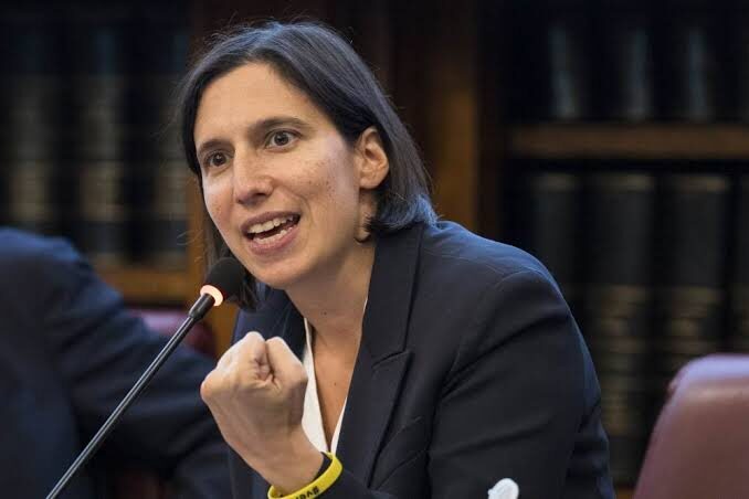 Elly Schlein durante una conferenza
