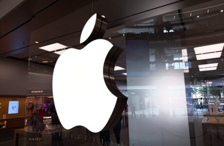 Logo Apple e OpenAI