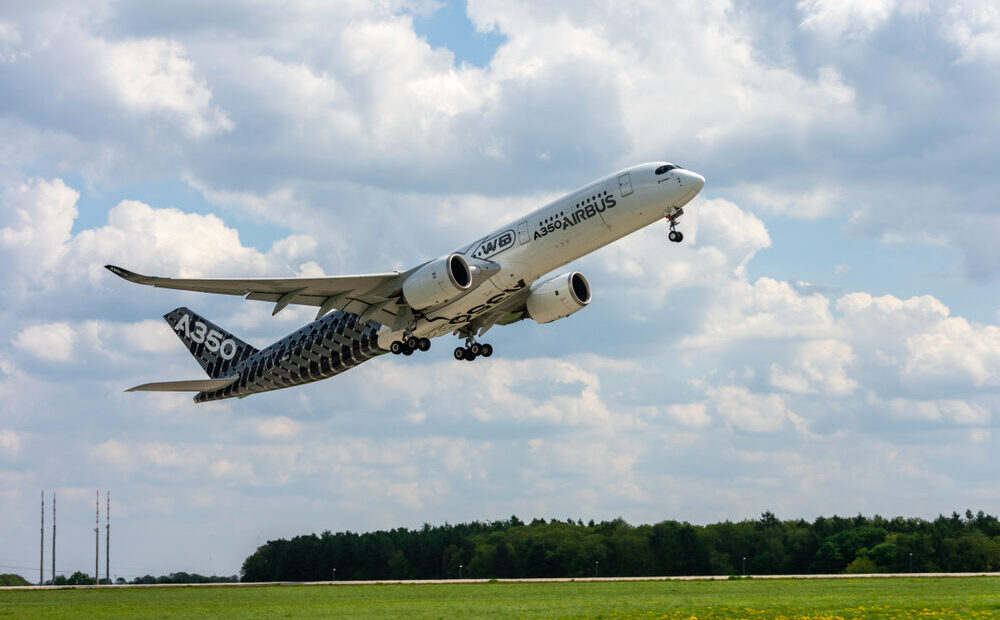 Airbus A350F in volo