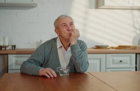 Nonni che utilizzano l'intelligenza artificiale per creare ricordi